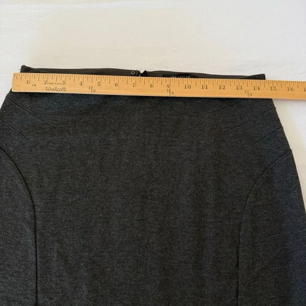 Ann Taylor | Charcoal Gray A-Line Knit Skirt | Size 6 | Rayon Blend